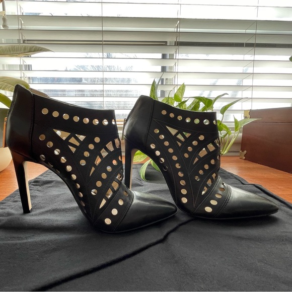 Black leather BCBGeneration Shoes 6 - Picture 1 of 4